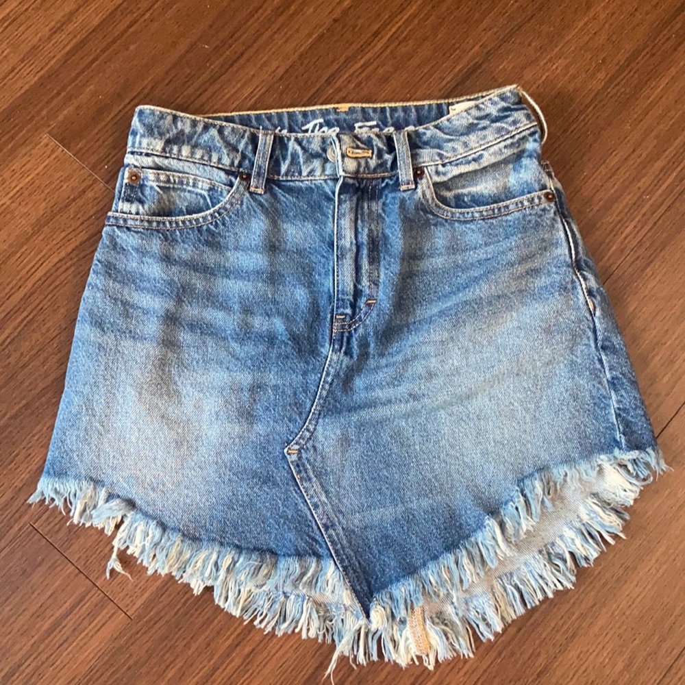Free people “Bailey” high waisted jean skirt!